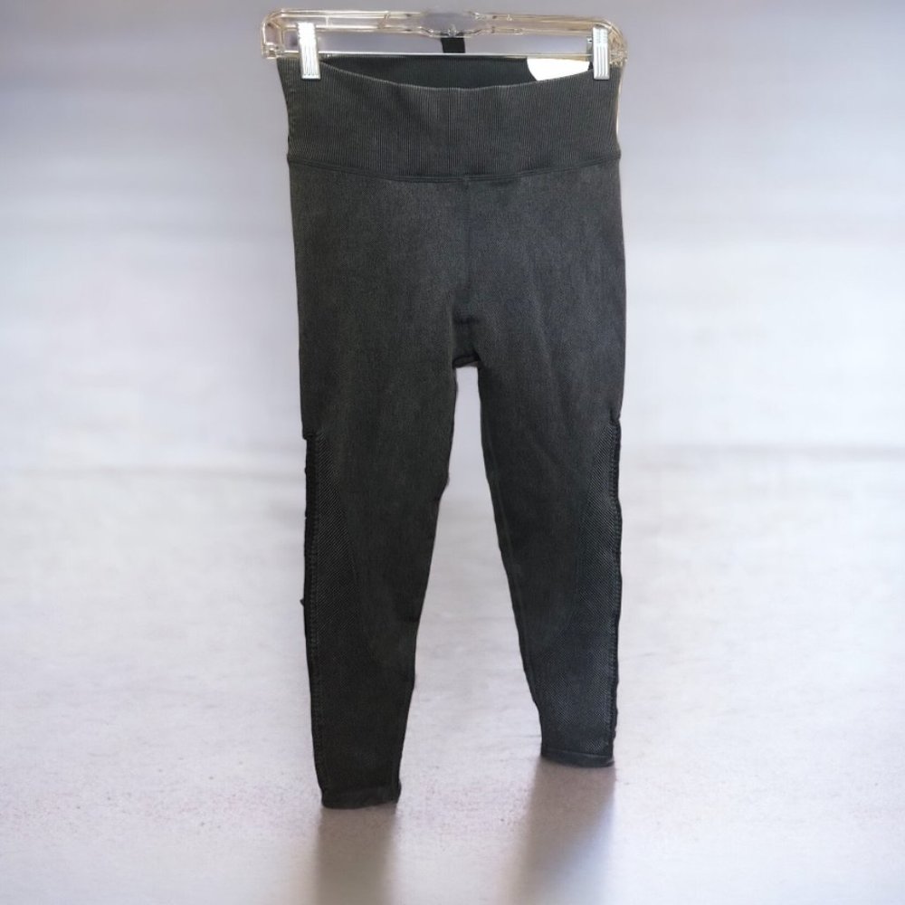 NWT Offline by Aerie Hi-Rise Seamless Macrame 7/8 Legging In Olive Sz Medium